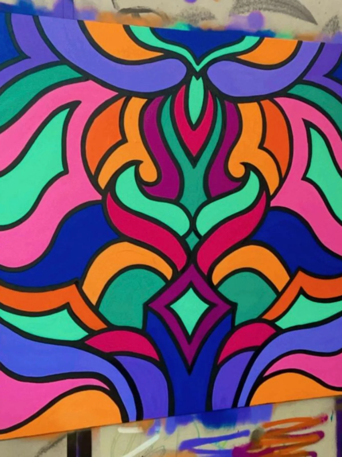Tela abstrata com formas orgânicas vibrantes